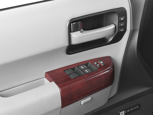 2014 Toyota Sequoia SR5 photo 3