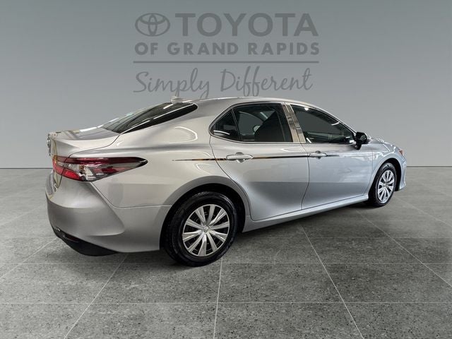 2022 Toyota Camry Hybrid LE