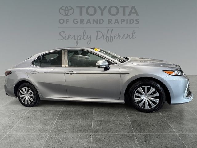 2022 Toyota Camry Hybrid LE