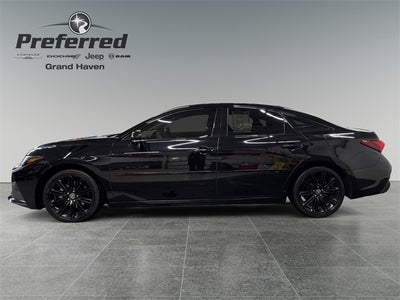 2022 Toyota Avalon Hybrid XSE