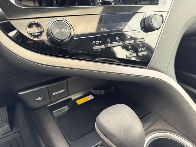 2022 Toyota Camry Hybrid XLE