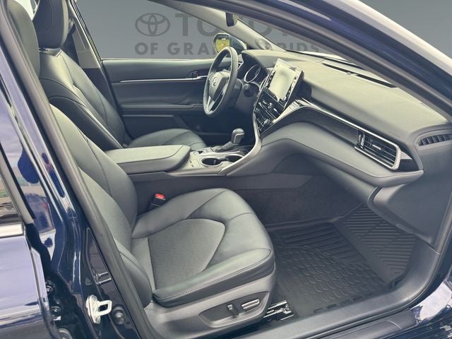 2022 Toyota Camry Hybrid XLE