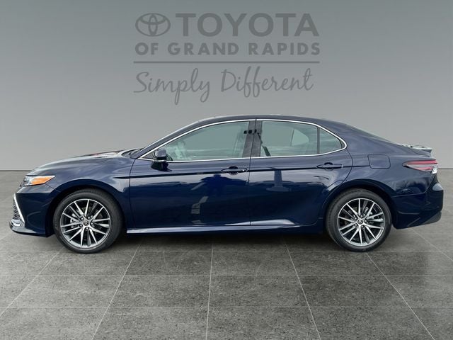 2022 Toyota Camry Hybrid XLE