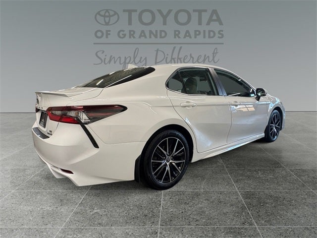 2023 Toyota Camry Hybrid SE
