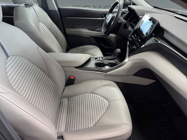 2022 Toyota Camry Hybrid SE