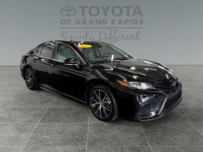 2022 Toyota Camry Hybrid SE