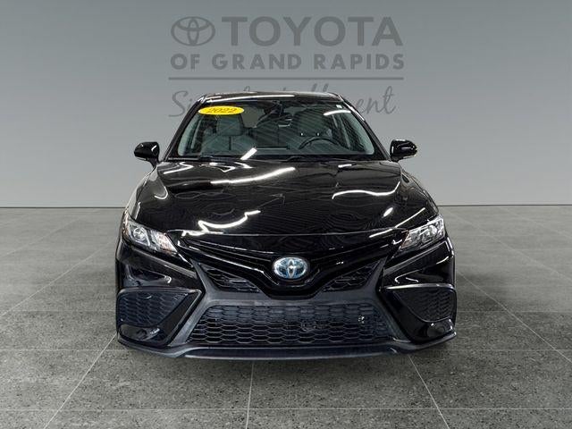 2022 Toyota Camry Hybrid SE