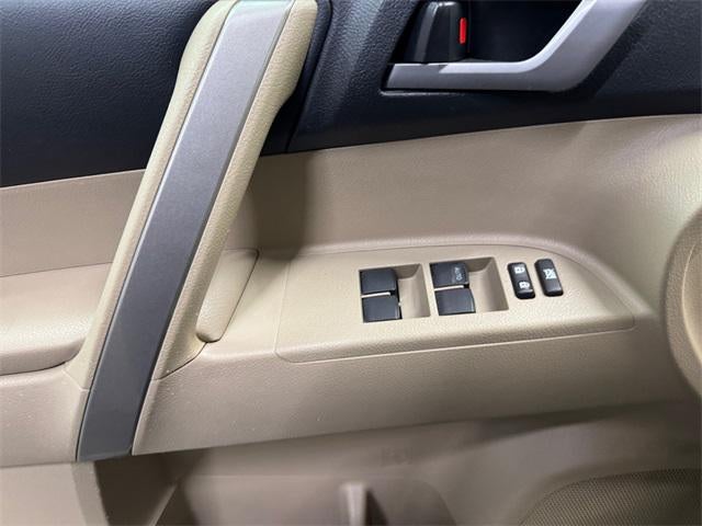 2012 Toyota Highlander SE