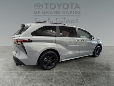 2025 Toyota Sienna Woodland Edition 7 Passenger