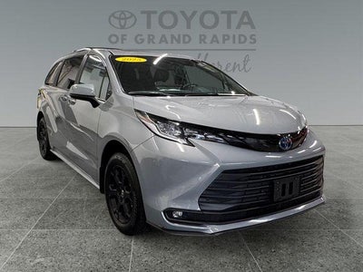 2025 Toyota Sienna Woodland Edition 7 Passenger