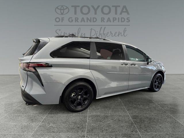 2025 Toyota Sienna Woodland Edition 7 Passenger