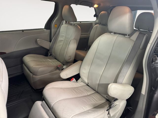 2013 Toyota Sienna XLE 7 Passenger