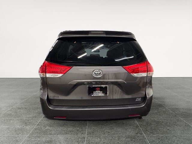 2013 Toyota Sienna XLE 7 Passenger