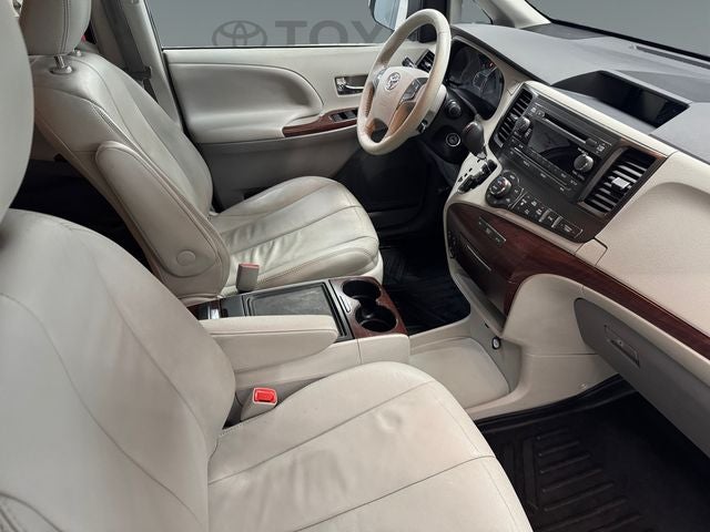 2013 Toyota Sienna XLE 7 Passenger