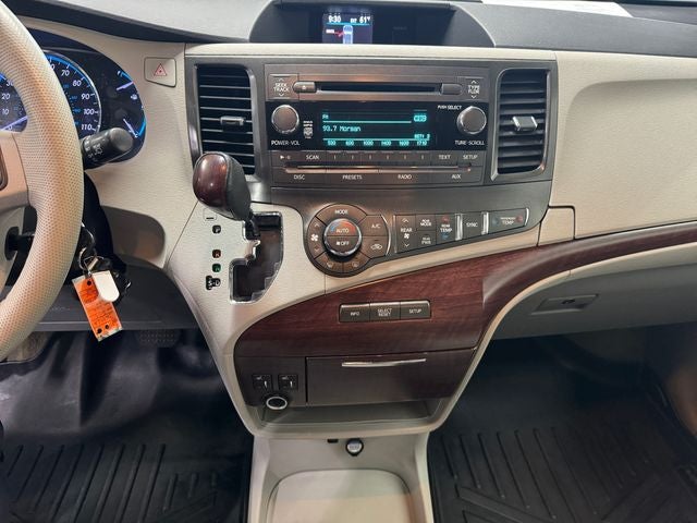2013 Toyota Sienna XLE 7 Passenger