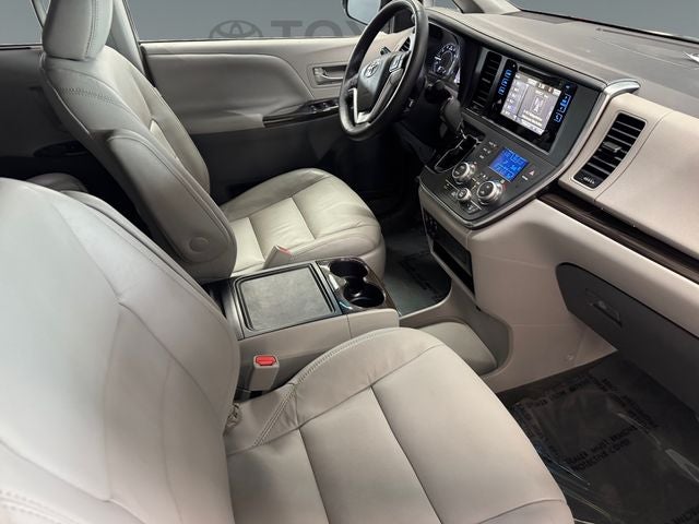 2017 Toyota Sienna XLE 7 Passenger