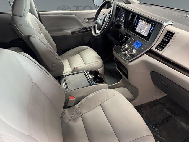 2017 Toyota Sienna XLE 7 Passenger