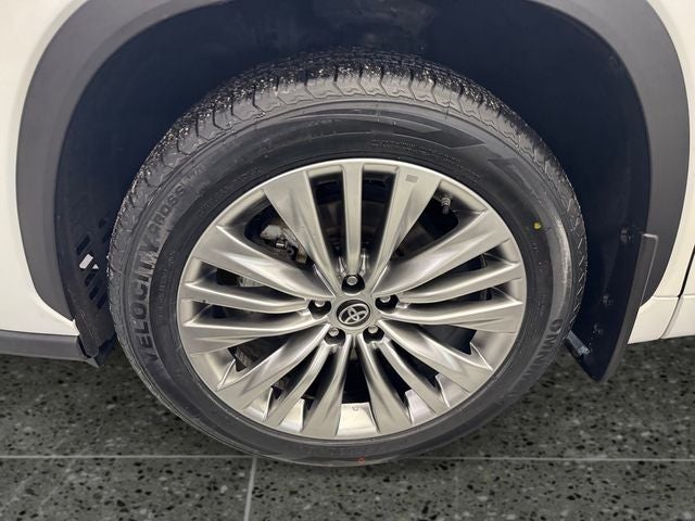 2024 Toyota Highlander Hybrid Platinum