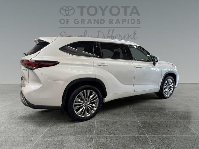 2024 Toyota Highlander Hybrid Platinum