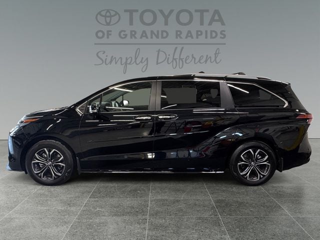 2025 Toyota Sienna Platinum 7 Passenger