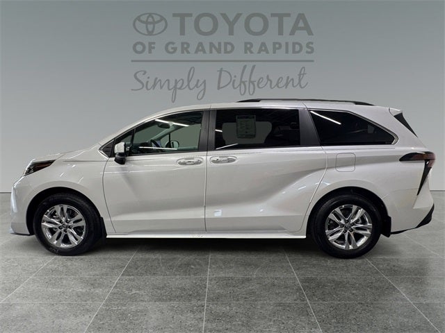 2025 Toyota Sienna XLE 7 Passenger