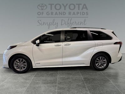 2021 Toyota Sienna XLE 8 Passenger