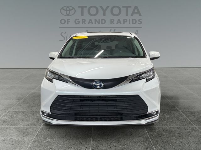 2022 Toyota Sienna XLE 7 Passenger