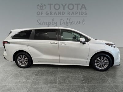 2022 Toyota Sienna XLE 7 Passenger