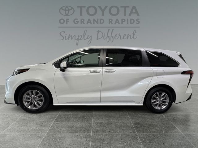 2022 Toyota Sienna XLE 7 Passenger