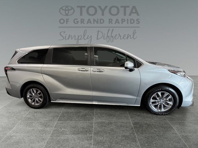 2023 Toyota Sienna XLE 7 Passenger