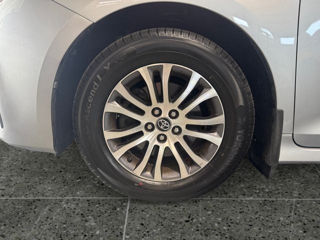 2019 Toyota Sienna XLE 8 Passenger