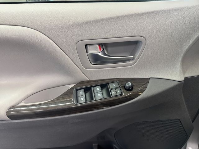 2019 Toyota Sienna XLE 8 Passenger