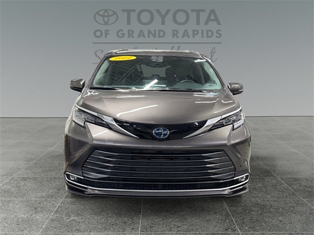 2022 Toyota Sienna Limited 7 Passenger