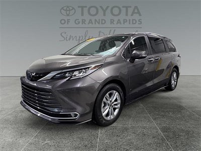 2022 Toyota Sienna Limited 7 Passenger