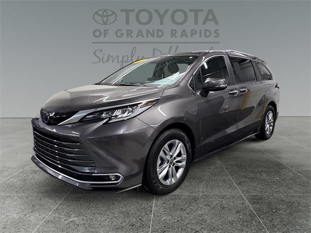 2022 Toyota Sienna Limited 7 Passenger
