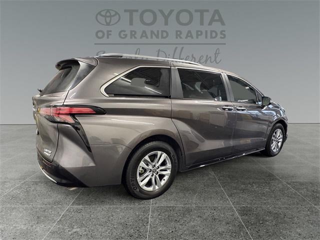 2022 Toyota Sienna Limited 7 Passenger