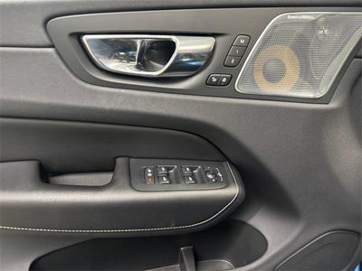 2019 Volvo XC60 Hybrid T8 R-Design