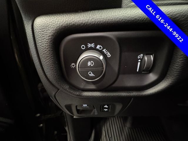 2021 RAM 1500 Big Horn/Lone Star 5.7 Liter V8 Hemi Quad Cab 4WD