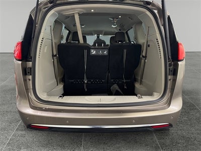 2017 Chrysler Pacifica Touring L 3.6 Liter V6 7 Passenger 3rd Row Seating