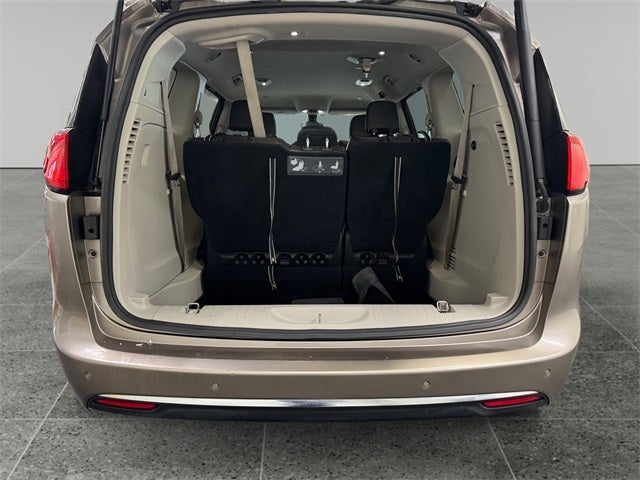2017 Chrysler Pacifica Touring L 3.6 Liter V6 7 Passenger 3rd Row Seating