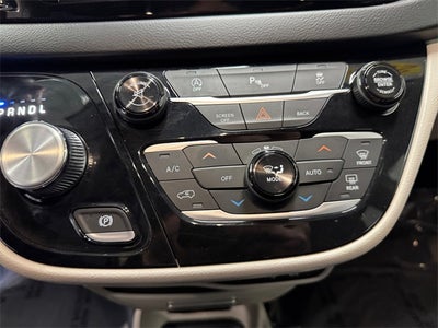 2017 Chrysler Pacifica Touring L 3.6 Liter V6 7 Passenger 3rd Row Seating