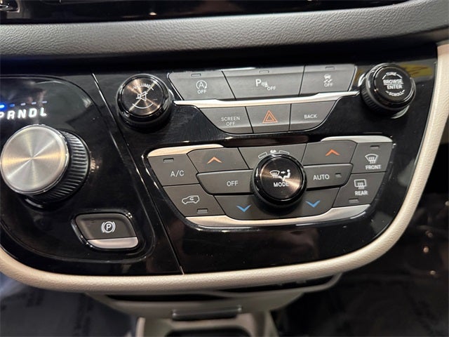 2017 Chrysler Pacifica Touring L 3.6 Liter V6 7 Passenger 3rd Row Seating