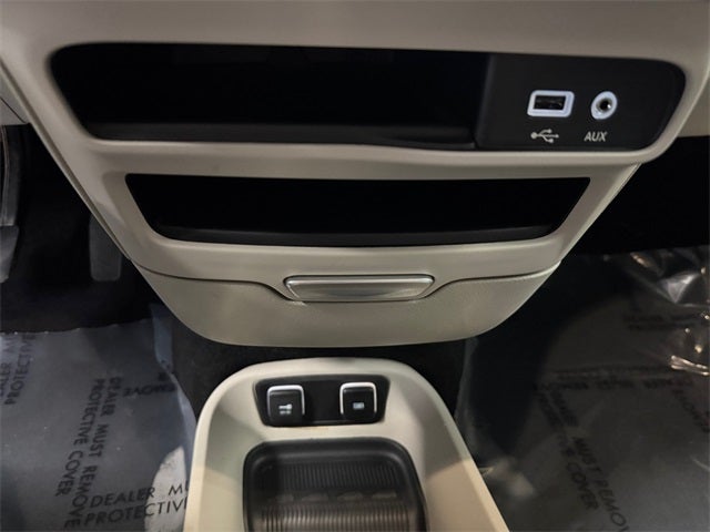 2017 Chrysler Pacifica Touring L 3.6 Liter V6 7 Passenger 3rd Row Seating