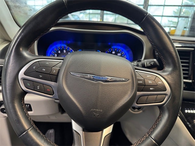 2017 Chrysler Pacifica Touring L 3.6 Liter V6 7 Passenger 3rd Row Seating