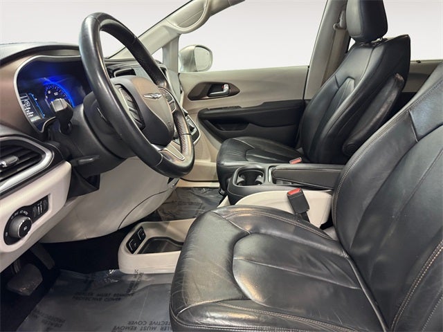 2017 Chrysler Pacifica Touring L 3.6 Liter V6 7 Passenger 3rd Row Seating
