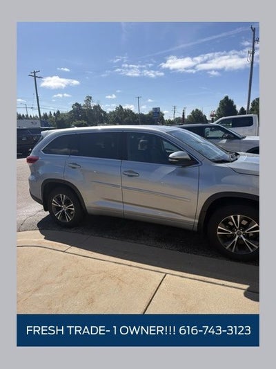 2017 Toyota Highlander LE Plus 3.5 Liter V6 AWD 3rd Row Seating