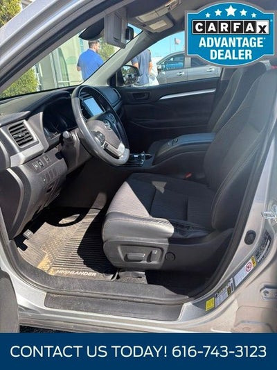 2017 Toyota Highlander LE Plus 3.5 Liter V6 AWD 3rd Row Seating