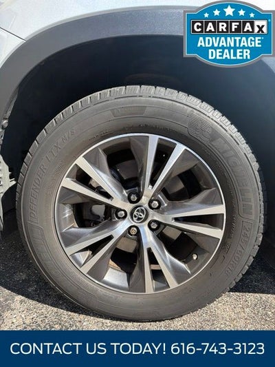 2017 Toyota Highlander LE Plus 3.5 Liter V6 AWD 3rd Row Seating