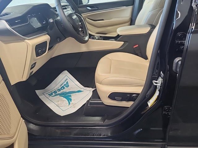 2025 Jeep Grand Cherokee Limited 3.6 Liter V6 4WD