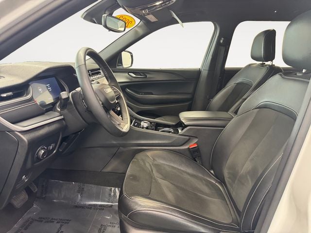 2023 Jeep Grand Cherokee L Altitude 3.6 Liter V6 4WD